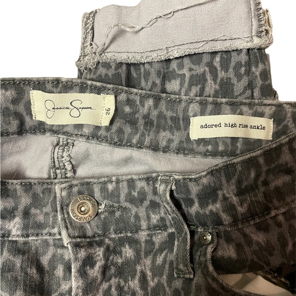 Jessica Simpson gray leopard print jeans - Picture 2 of 3